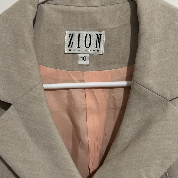 Zion New York blazer  light brown /gray color size 10 peach inside. NWOT - Picture 3 of 8